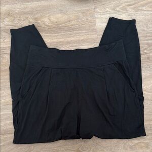 Vuori Lux at Ease Harem Pants